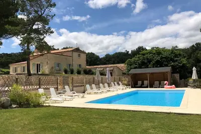 Image de Propriété, 8 chambre en suite, avec piscine privée chauffée jusqu'à 15 personnes