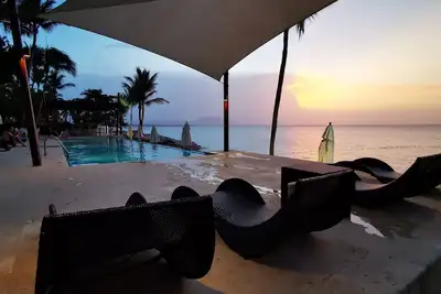 Image de Nouvelle liste! Marchez jusqu'à la plage depuis une oasis isolée. Service de ménage hebdomadaire gratuit.