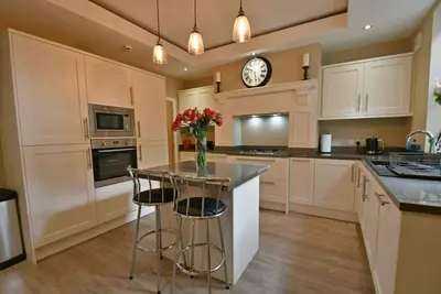 Image de Luxe 8 chambres 4 salle de bain - Centre de Burnley