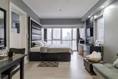 Image de Hôtel 5 étoiles comme condo avec lit king size, Bgc, 49 m2, vue sur la ville de Makati et vue sur la piscine