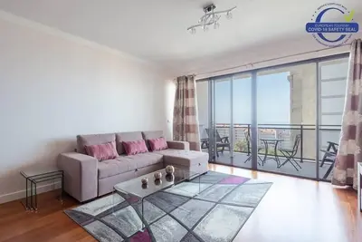 Image de Appartement élégant avec vue sur la mer et wi-fi