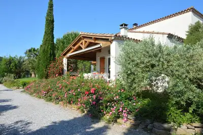 Image de Maison individuelle climatisée avec piscine et belle vue sur le village.