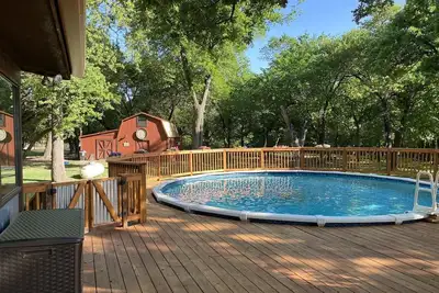 Image de Come explore our Rustic cabin, & trails!