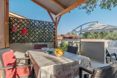 Image de Merveilleuse maison de vacances privée pour 5 personnes avec climatisation, Wifi, Tv et terrasse