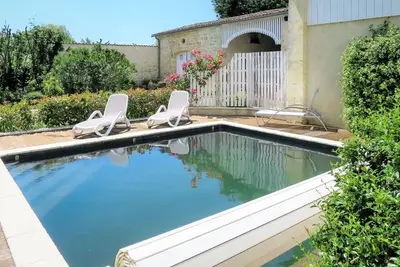 Image de Magnifique maison de vacances privée pour 4 personnes avec piscine privée, Wifi et terrasse