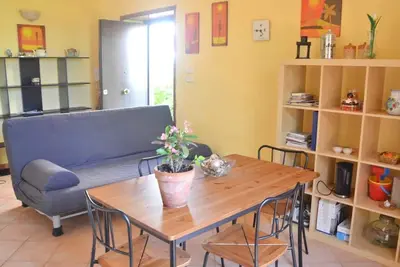 Image de Appartement au premier étage dans villa avec jardin, parking et Wi-Fi