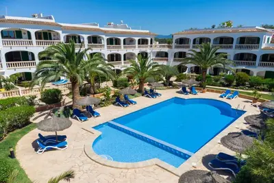 Image de Agréable appartement pour 4 personnes avec climatisation, piscine, Wifi, Tv et terrasse