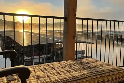 Image de Gorgeous Escape - Pas d'étapes, glissement de bateau, pas de gravier, Lakefront by Kinderhook & Golf
