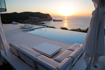 Image de Stunning sunset villa with endless infinity pool in the north part of the island