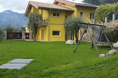 Image de Appartement neuf avec un grand jardin dans un endroit calme