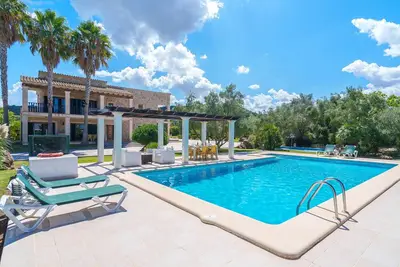 Villa in Alcudia close the sea with pool & a/c