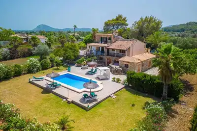 Image de Large and comfortable cottage located near the sea
