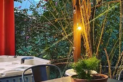 Image de Cottage avec bain à remous dans Texas Hill Country