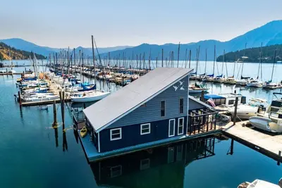 Image de Maison flottante Ă Bayview sur le lac Pend Oreille!