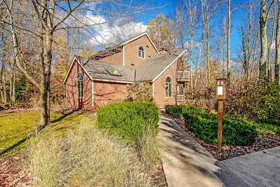 Image de Condo chaleureux avec foyer au bois, bain à remous - près de la montagne!