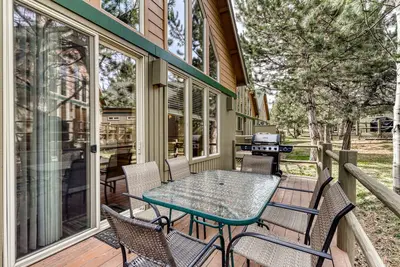 Image de Maison Eagle Crest chaleureuse et confortable avec cheminée, terrasse et équipements de villégiature partagés!