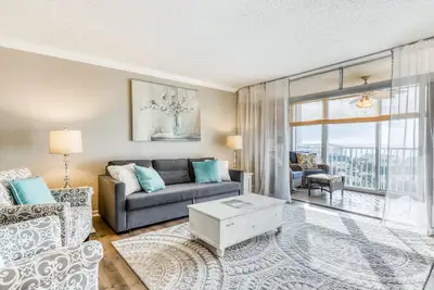 Image de Spacieuse maison Gulfview avec accès à la plage et piscine partagée, près de tout