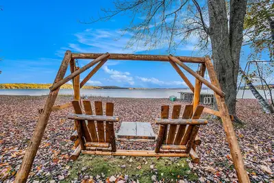 Image de Maison du lac avec w / quai, foyer, cuisine complète, WiFi, câble et gril à gaz privé!