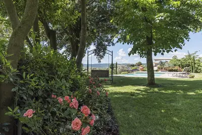 Image de Maison en Toscane avec jardin et piscine, accessible en fauteuil roulant