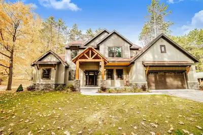 Image de Vaste maison adaptée aux chiens avec vue sur le parcours de golf et accès au complexe!