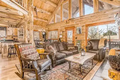 Image de Charmante cabane au bord de la rivière avec foyer au bois et gril à gaz privé!