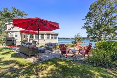 Image de Great Herring Pond - Bord de l'eau avec quai privé près du canal Cape Cod