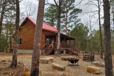Image de Cabin (First One There) est un endroit calme et paisible pour séjourner au bord du lac De Queen