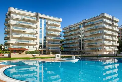 Image de Appartement de grande capacité à Salou avec grande piscine