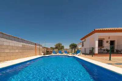 Image de Charming Home with Pool, Spacious Terrace, Garden & Wi-Fi; Pets Allowed, Parking Available