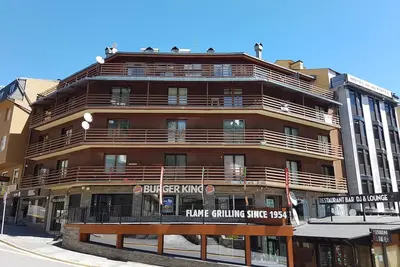 Image de Apt - 2 Ch - 3bc Velasquez - 10 M Des Pistes