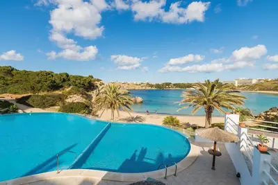Image de Bel appartement avec Wi-Fi, piscine, terrasse et vue sur mer