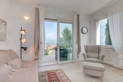 Image de Appartement moderne \"Luxury 1\" avec terrasse sur le toit et climatisation