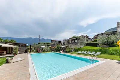 Image de Avec vue panoramique sur les collines - Appartement GeoResort A2