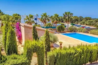 Image de Belle villa avec piscine, terrasse de toit, Patio, jardin, Wi-Fi & climatisation; Parking disponible