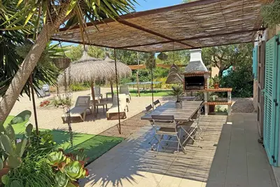 Image de Maison de vacances Can Torres avec Wi-Fi, jardin, piscine et terrasse.