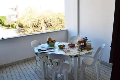 Image de Appartement confortable près de la plage avec balcon