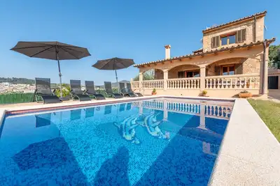 Image de Maison de vacances \"Solluna\" avec Wi-Fi, piscine, terrasse et jardin avec vue sur la montagne