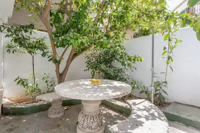 Image de Masion de vacances avec emplacement central tout près de la plage avec Wi-Fi et patio