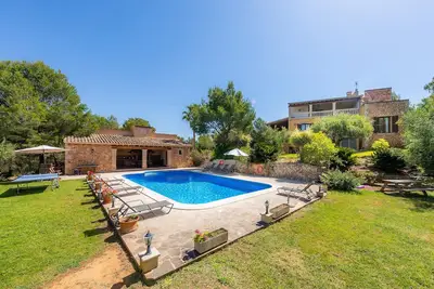 Image de Maison de campagne isolée avec piscine, terrasses, balcon, jardin et Wi-Fi