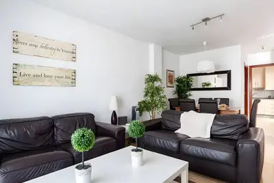 Image de Maison de vacances moderne avec terrasse sur le toit et piscine partagée - Casa Jaime