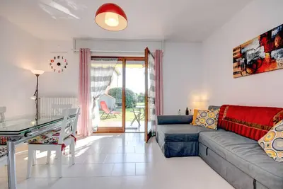 Image de Great Location with Charming Patio - Prato Verde - Girasole