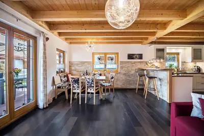 Image de Maison de vacances Casa Romantica avec jardin, terrasse, sauna et Wi-Fi ; abri pour voiture