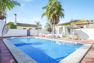 Image de Charmante maison Villanueva 3 avec piscine privée, terrasse, jardin et Wi-Fi