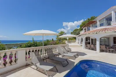 Image de Villa de rĂŞve avec piscine et vue sur la mer - Villa Maitreya