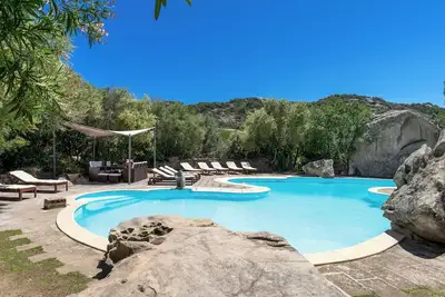 Image de Villa de rêve avec terrasse, Wi-Fi, climatisation et piscine partagée