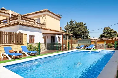 Image de Maison climatisée \"El Duque\" dans un paysage magnifique avec piscine, terrasse et Wi-Fi