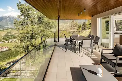Image de Chalet \"Apt. Penthouse - Schenna Chalet\" avec piscine, bain à remous et accès au spa