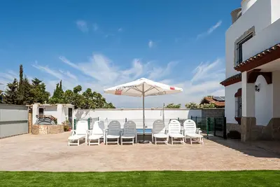 Image de Maison rustique \"Las Alas del Sol 2\" près de la plage avec piscine, jardin, terrasse et Wi-Fi