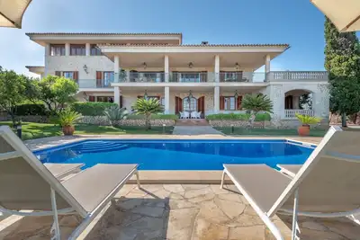 Image de Belle villa avec piscine, Wi-Fi, jardin et terrasse ; Parking disponible