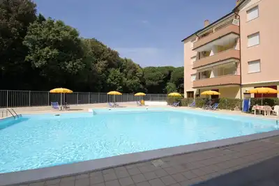 Image de Joli appartement avec climatisation, piscine, Wifi, Tv, terrasse, animaux admis et parking